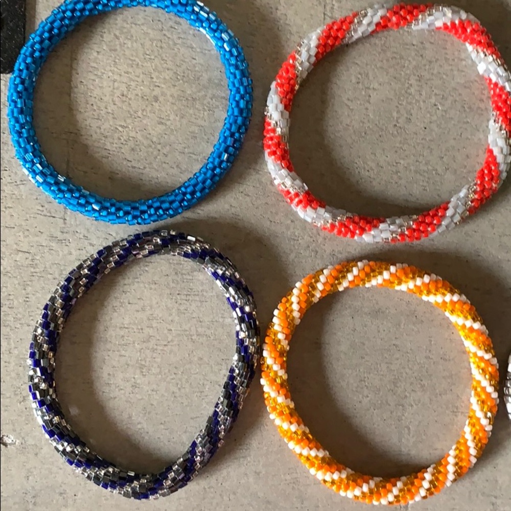 6 Assorted Bracelets - Picture 2 of 3